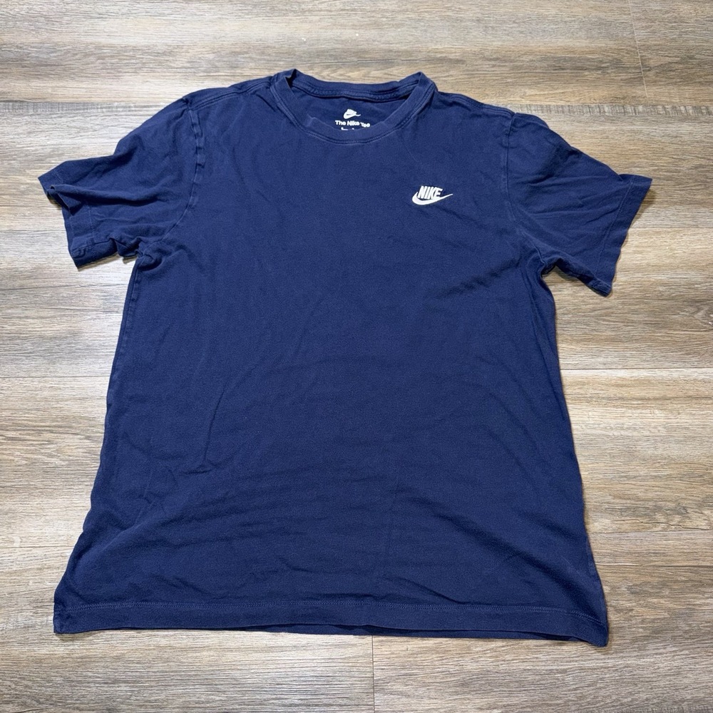 Nike Sportswear Club Shirt Mens Medium Navy Blue Short Sleeve Embroidered Logo